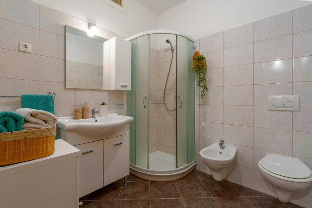 Studio Apartments Pinia-Marina Пореч Екстериор снимка