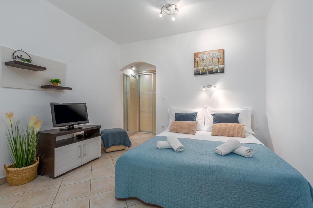 Studio Apartments Pinia-Marina Пореч Екстериор снимка