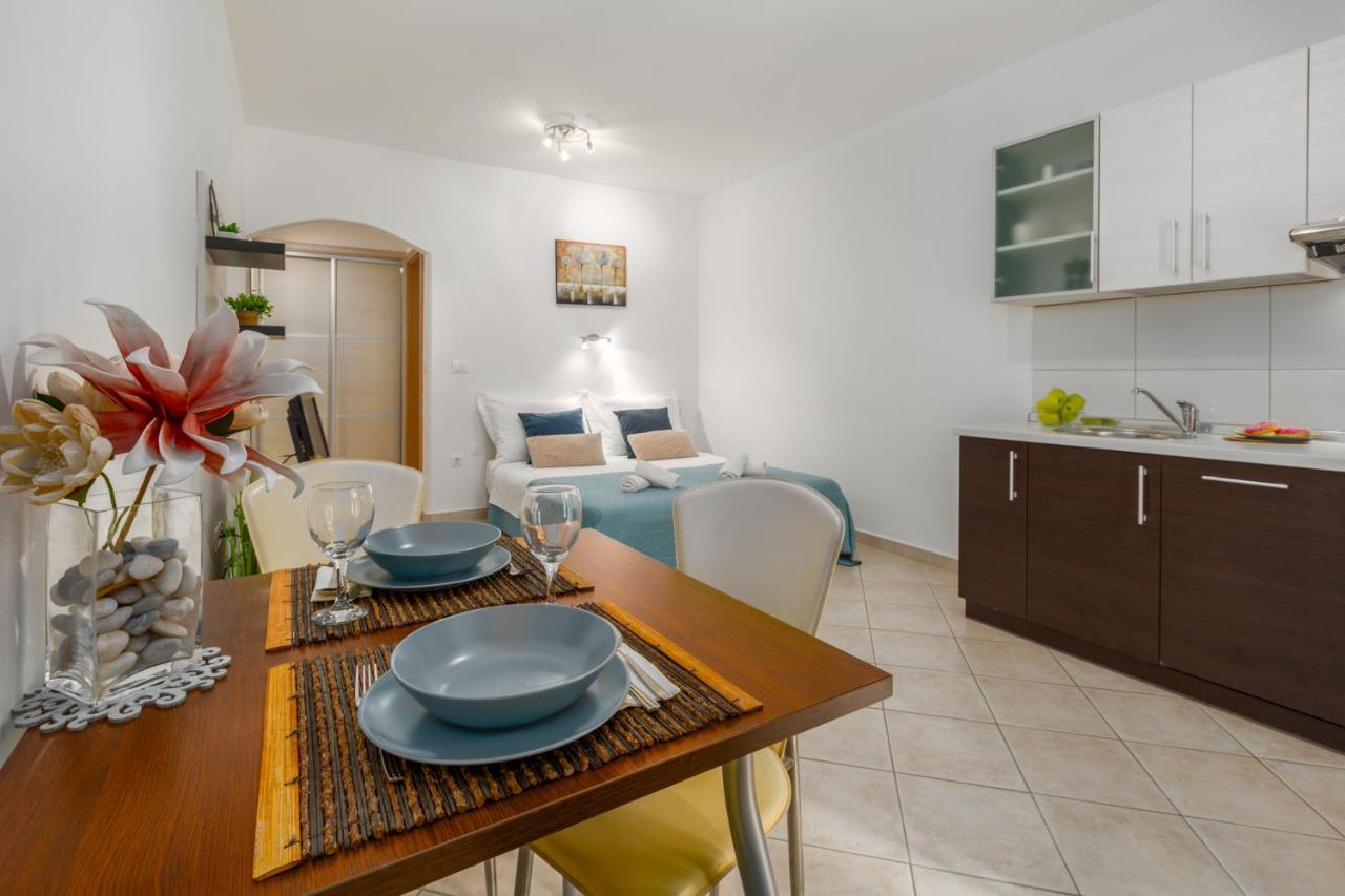 Studio Apartments Pinia-Marina Пореч Екстериор снимка
