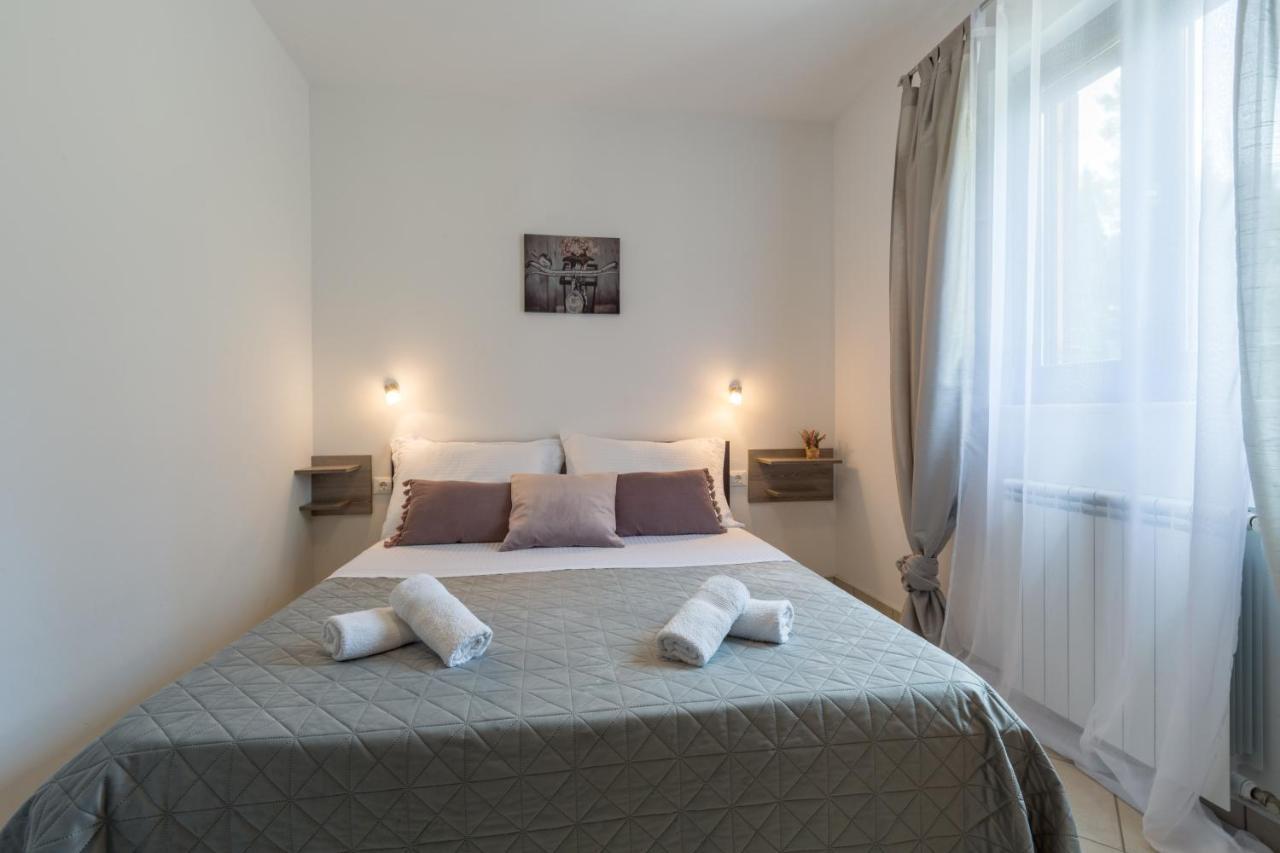 Studio Apartments Pinia-Marina Пореч Екстериор снимка