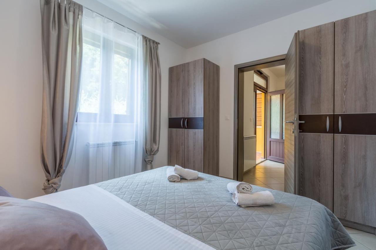 Studio Apartments Pinia-Marina Пореч Екстериор снимка
