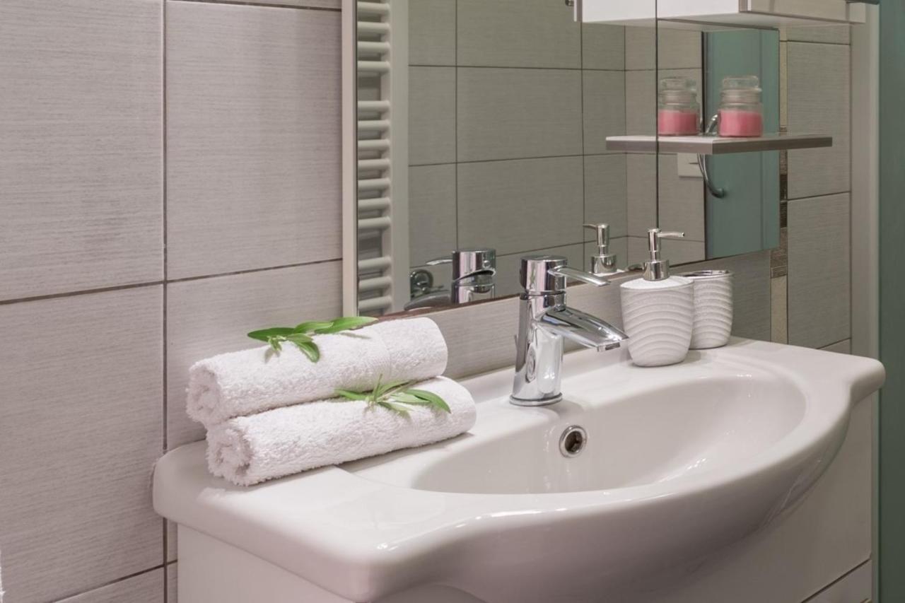 Studio Apartments Pinia-Marina Пореч Екстериор снимка
